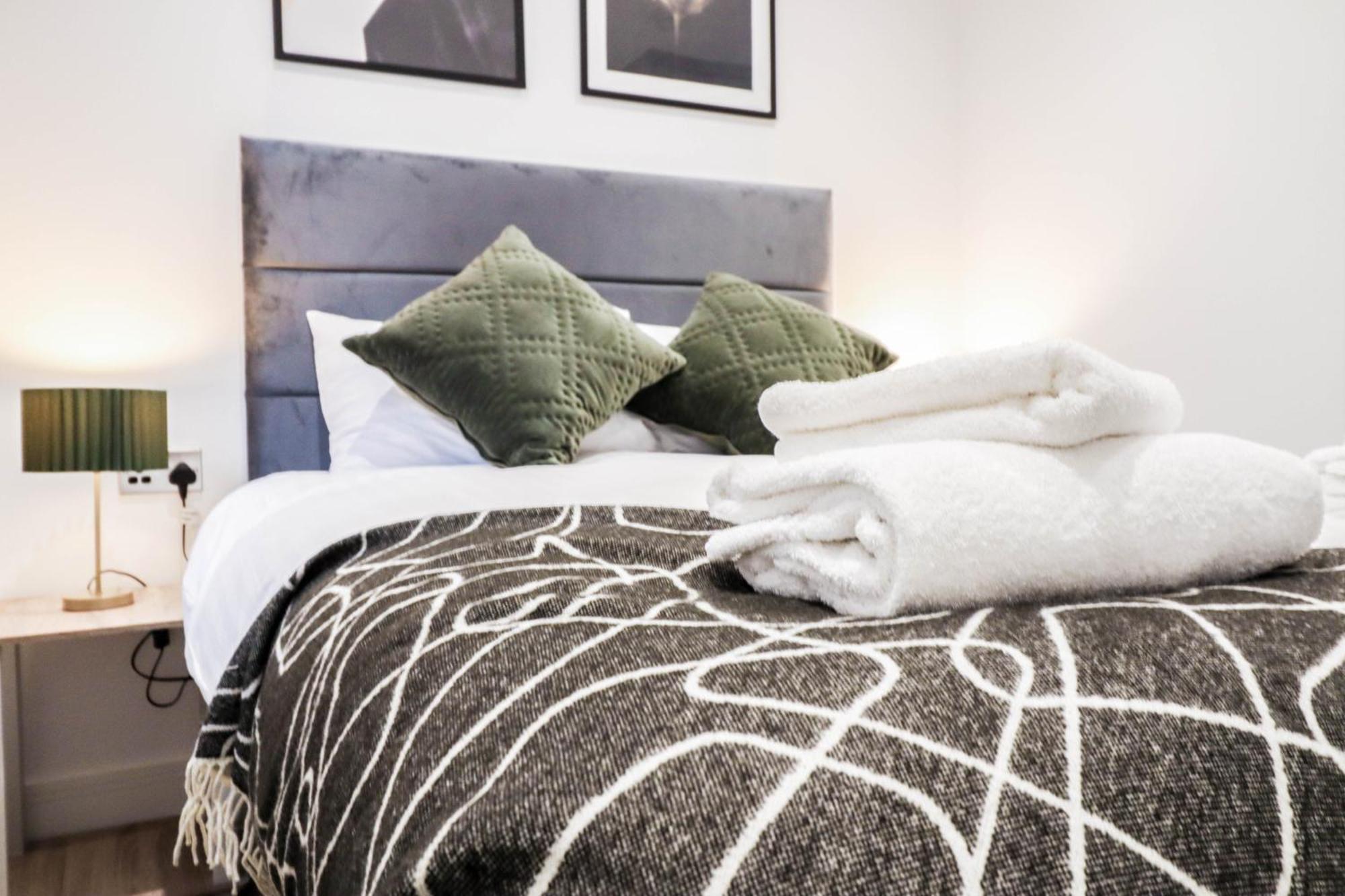 Modern 1-Bed Apartment In Buckinghamshire With Free Wifi, Parking & Garden High Wycombe Zewnętrze zdjęcie