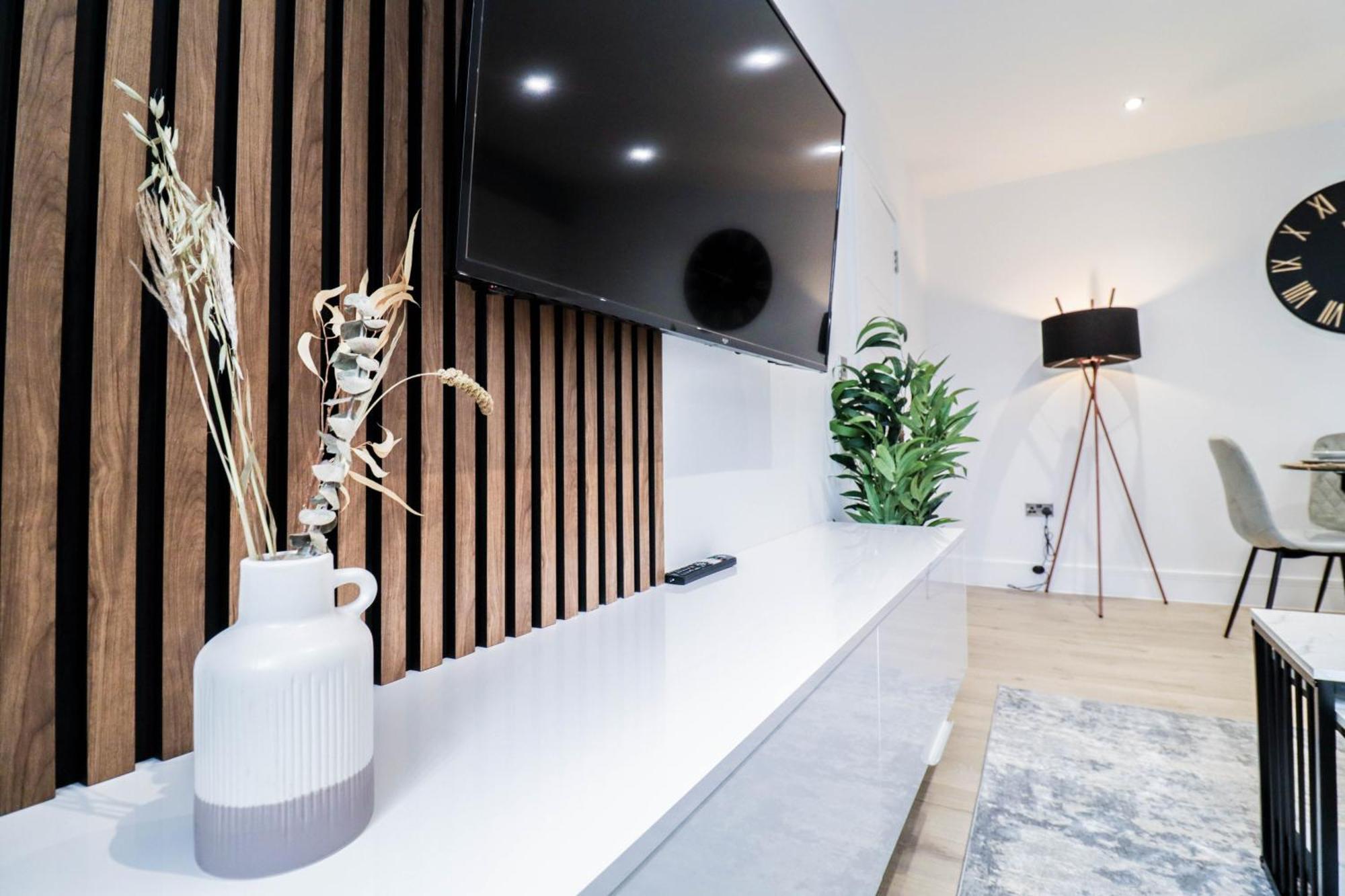 Modern 1-Bed Apartment In Buckinghamshire With Free Wifi, Parking & Garden High Wycombe Zewnętrze zdjęcie