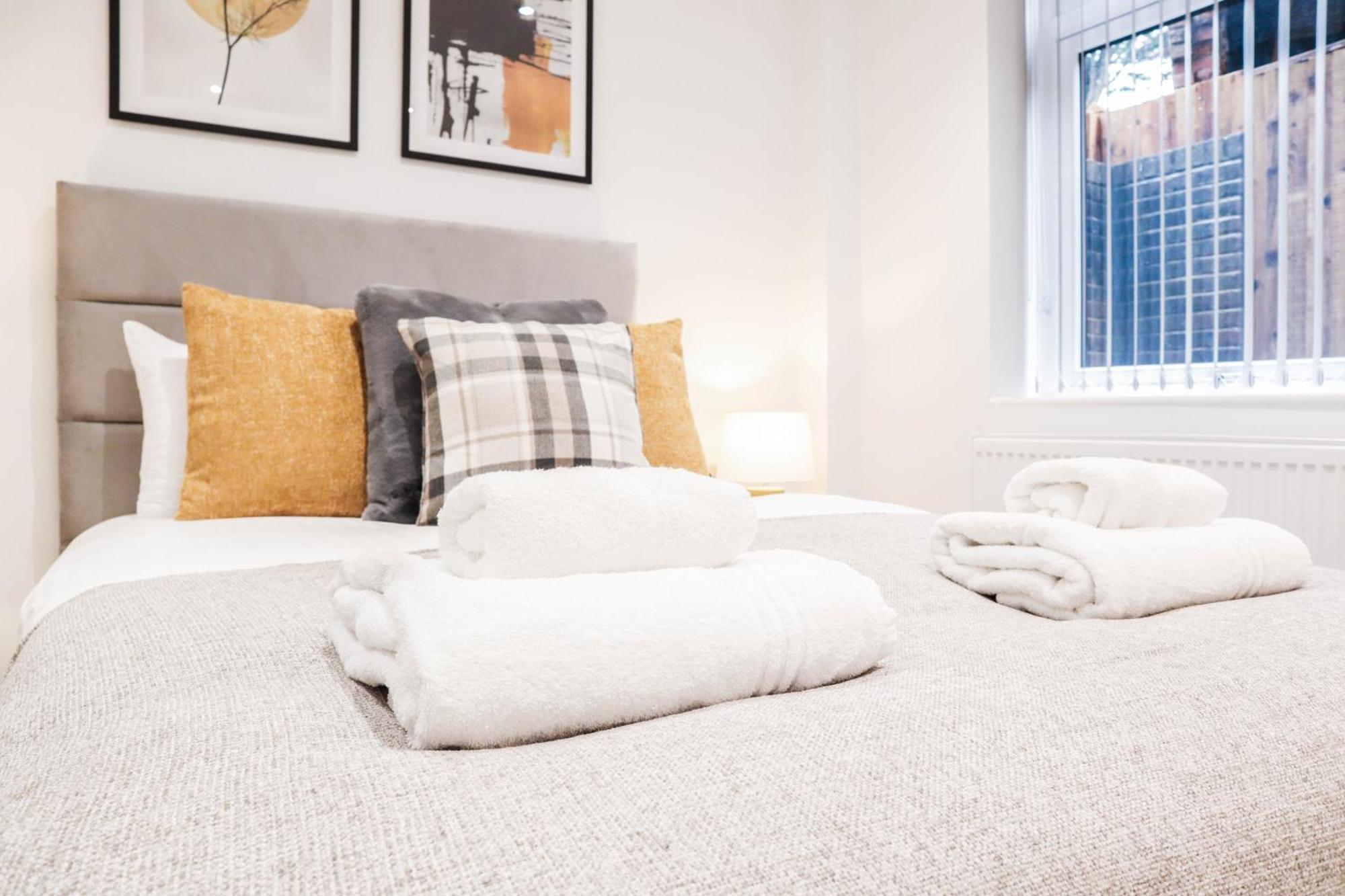 Modern 1-Bed Apartment In Buckinghamshire With Free Wifi, Parking & Garden High Wycombe Zewnętrze zdjęcie
