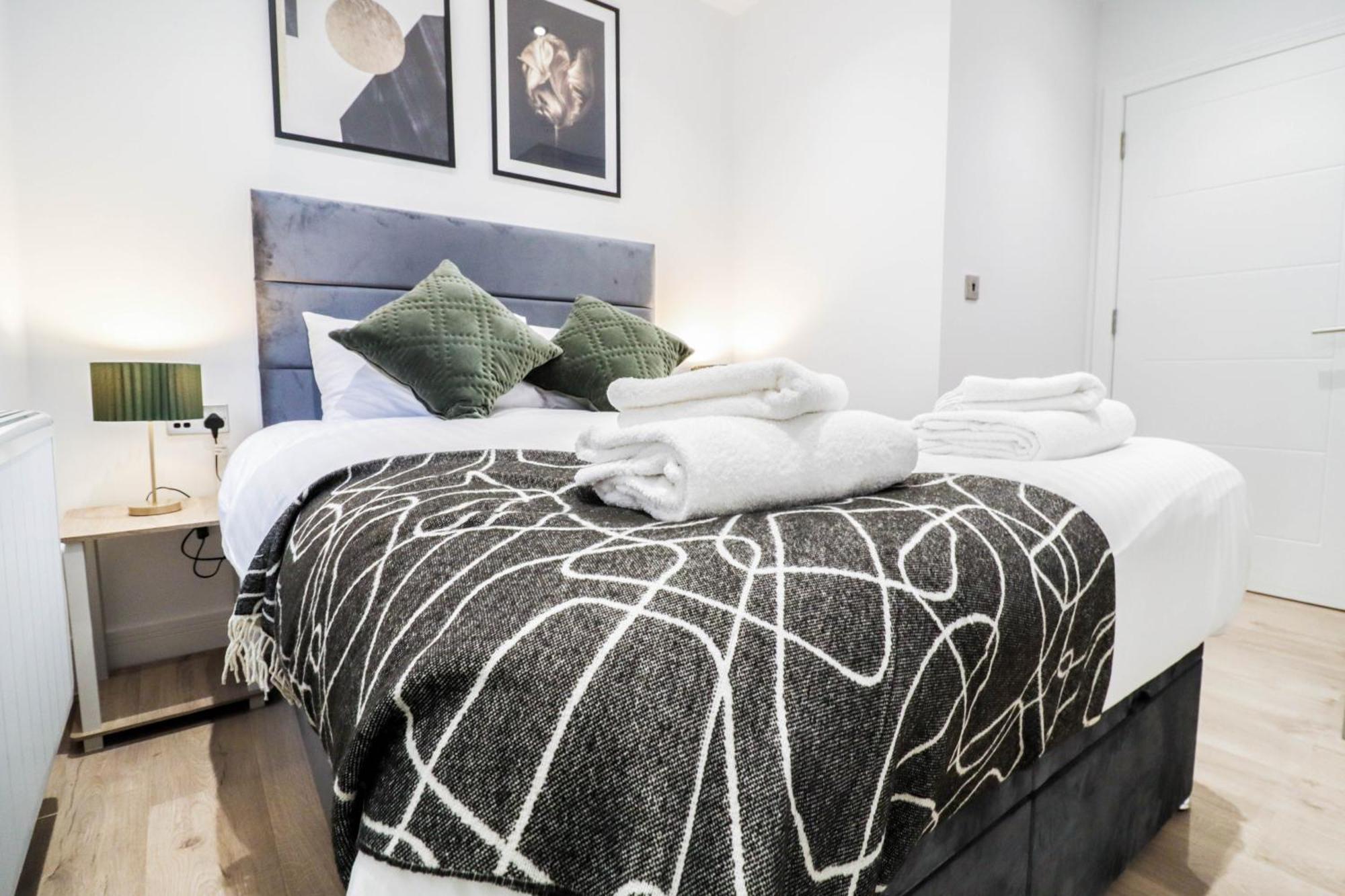 Modern 1-Bed Apartment In Buckinghamshire With Free Wifi, Parking & Garden High Wycombe Zewnętrze zdjęcie