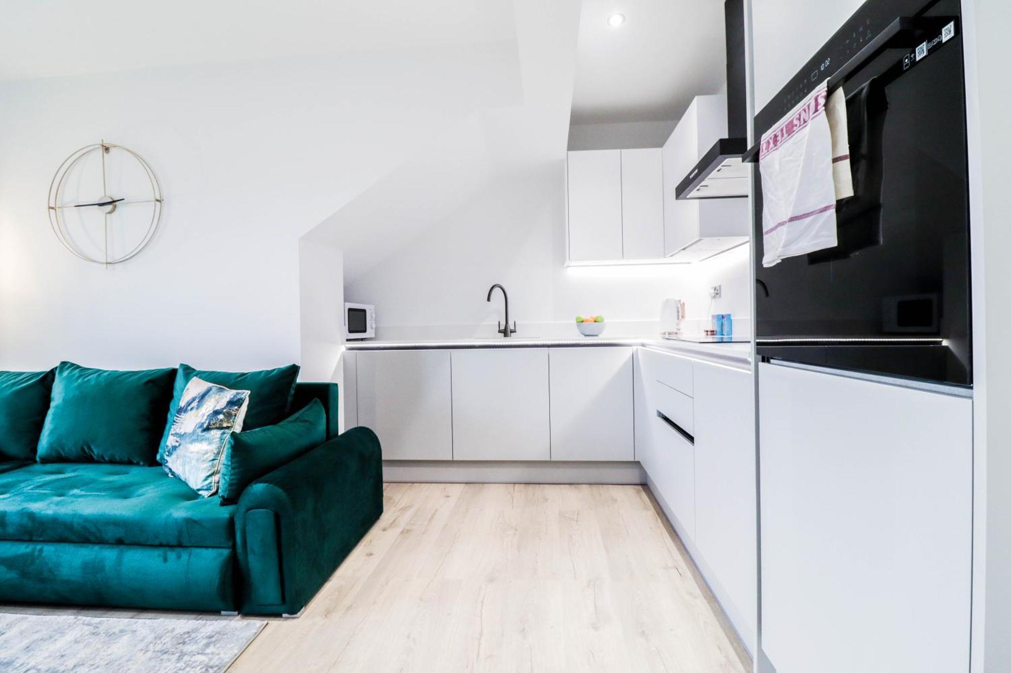 Modern 1-Bed Apartment In Buckinghamshire With Free Wifi, Parking & Garden High Wycombe Zewnętrze zdjęcie