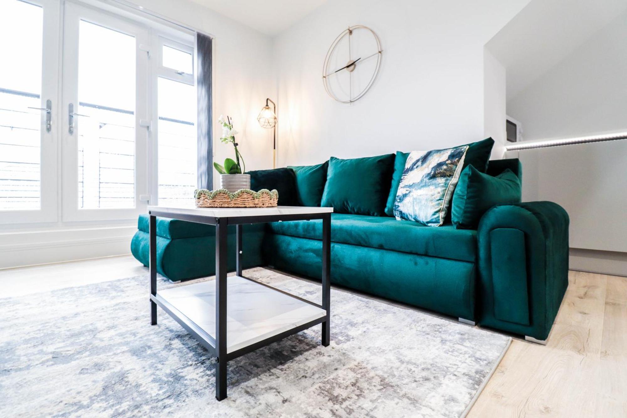Modern 1-Bed Apartment In Buckinghamshire With Free Wifi, Parking & Garden High Wycombe Zewnętrze zdjęcie