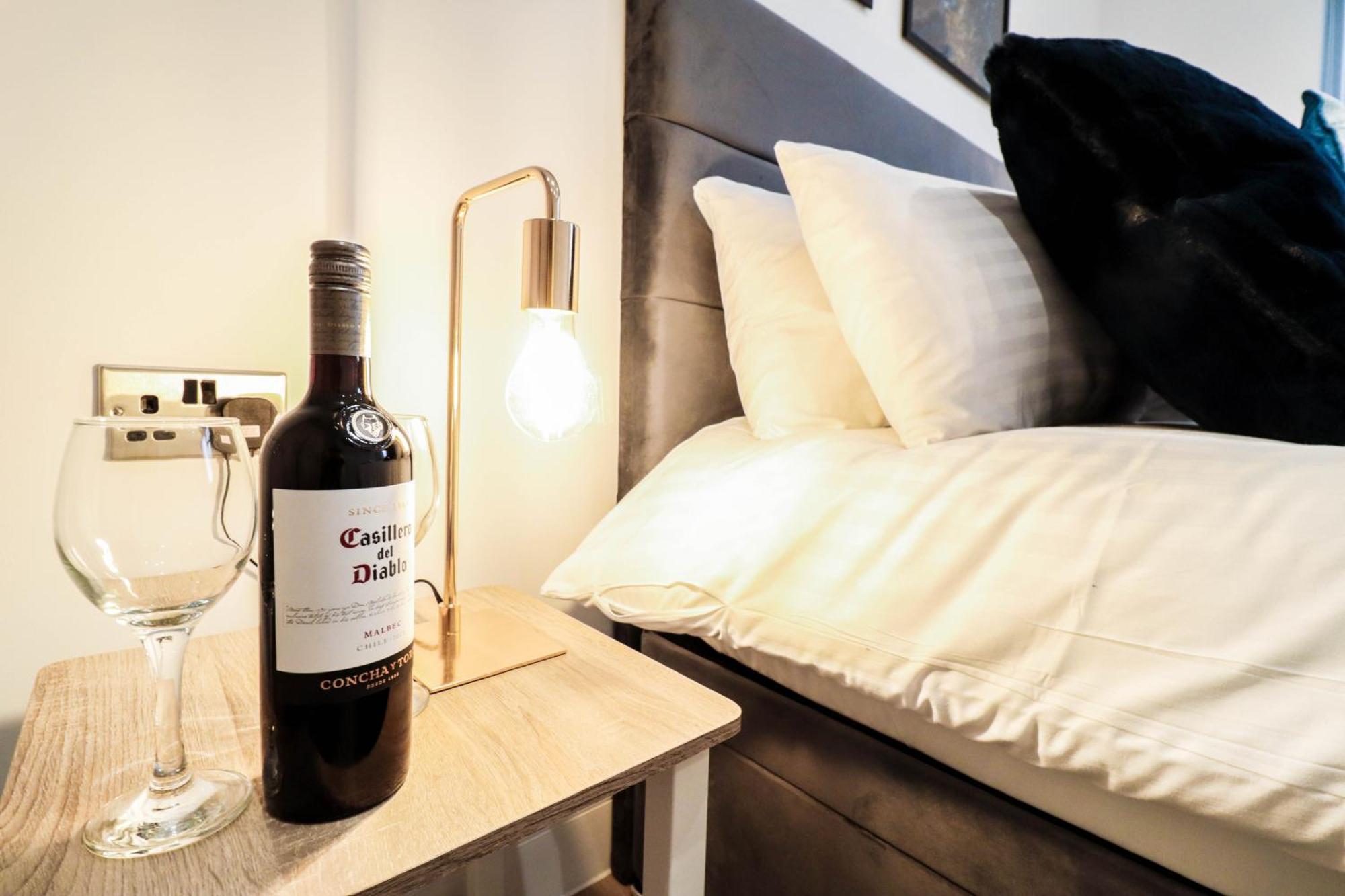 Modern 1-Bed Apartment In Buckinghamshire With Free Wifi, Parking & Garden High Wycombe Zewnętrze zdjęcie