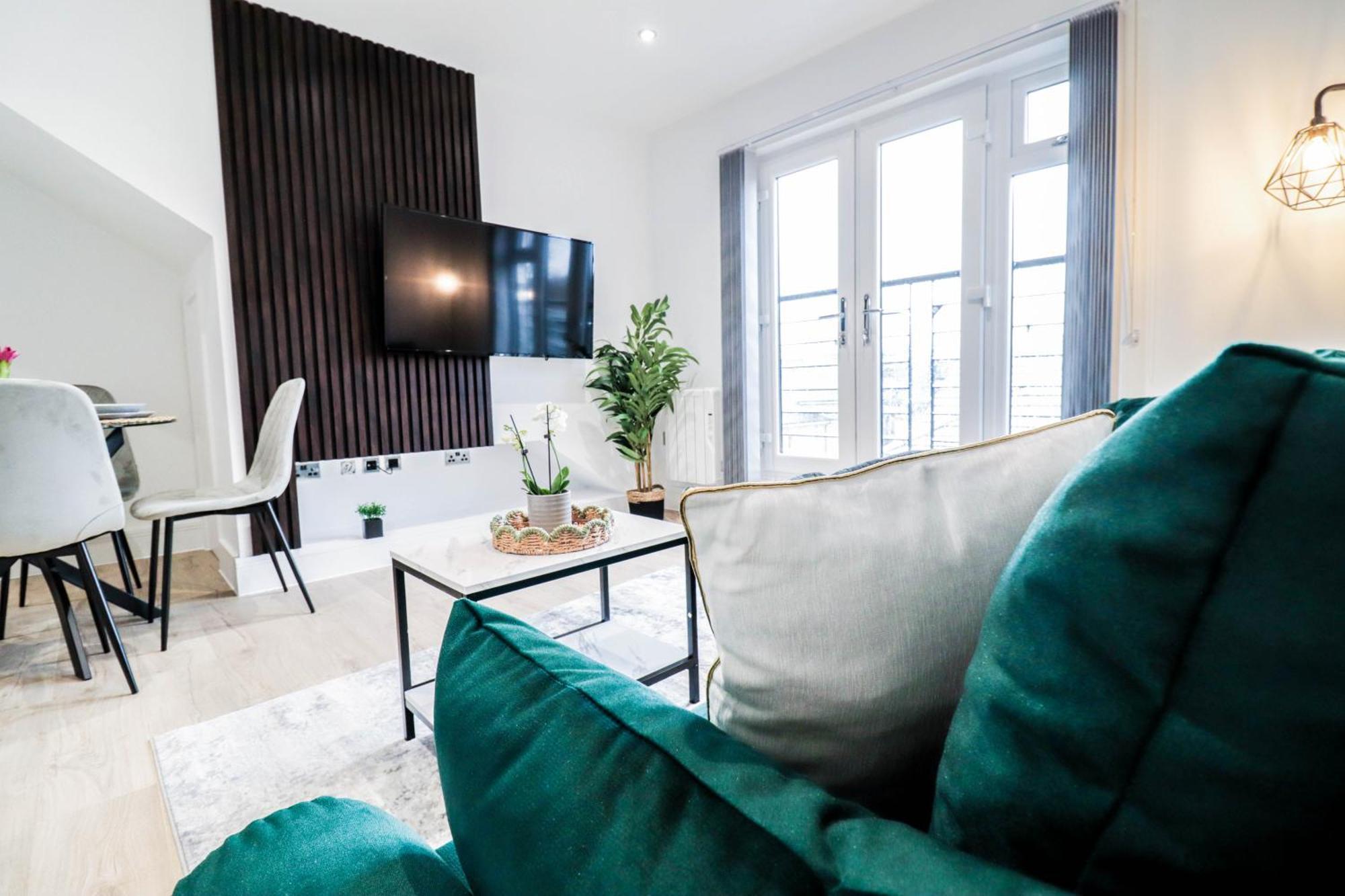 Modern 1-Bed Apartment In Buckinghamshire With Free Wifi, Parking & Garden High Wycombe Zewnętrze zdjęcie
