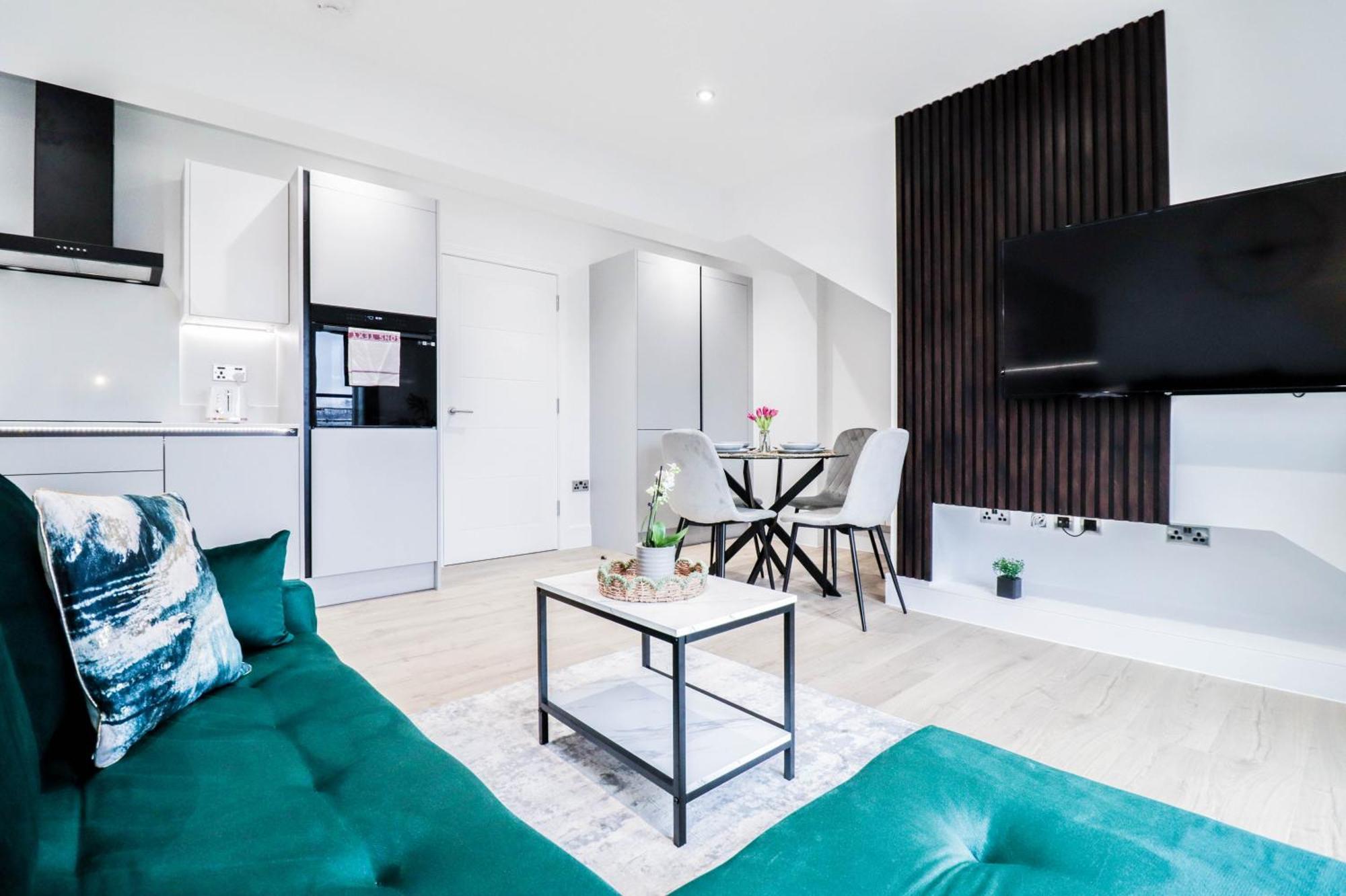 Modern 1-Bed Apartment In Buckinghamshire With Free Wifi, Parking & Garden High Wycombe Zewnętrze zdjęcie