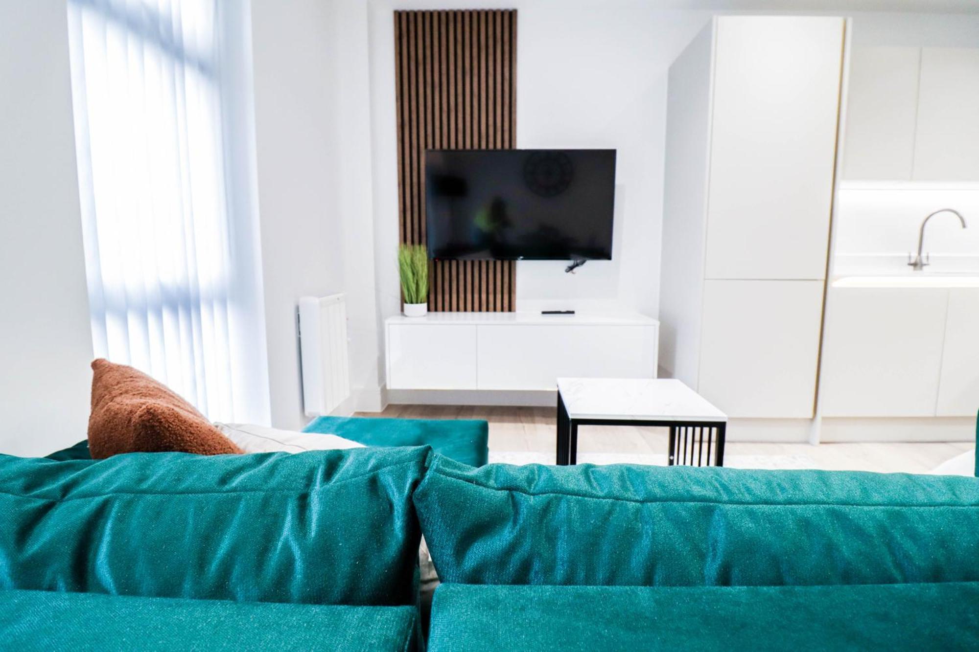 Modern 1-Bed Apartment In Buckinghamshire With Free Wifi, Parking & Garden High Wycombe Zewnętrze zdjęcie
