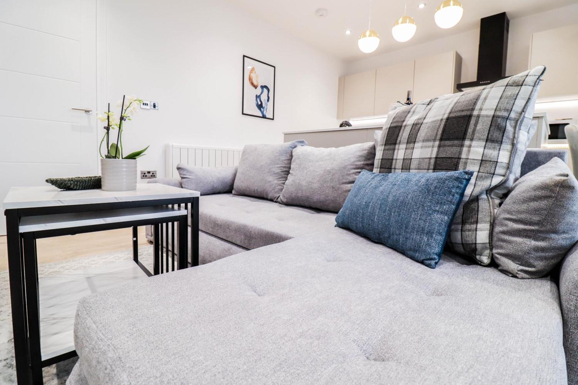 Modern 1-Bed Apartment In Buckinghamshire With Free Wifi, Parking & Garden High Wycombe Zewnętrze zdjęcie